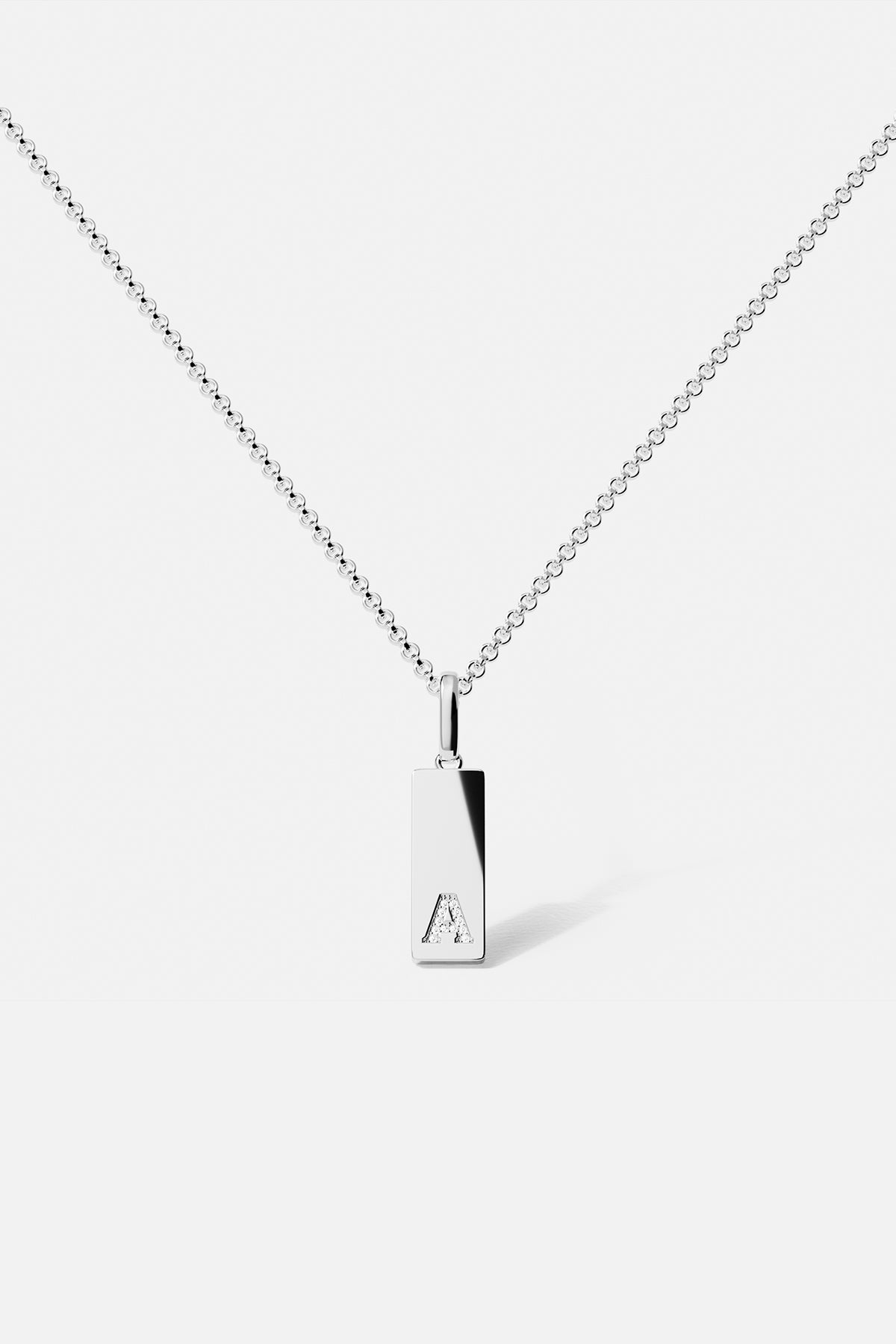 Collar Alphabet-A con placa - plata