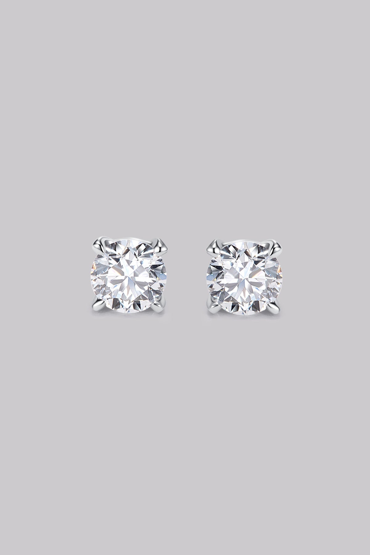 Round Diamond Stud Earrings (0.20ct)