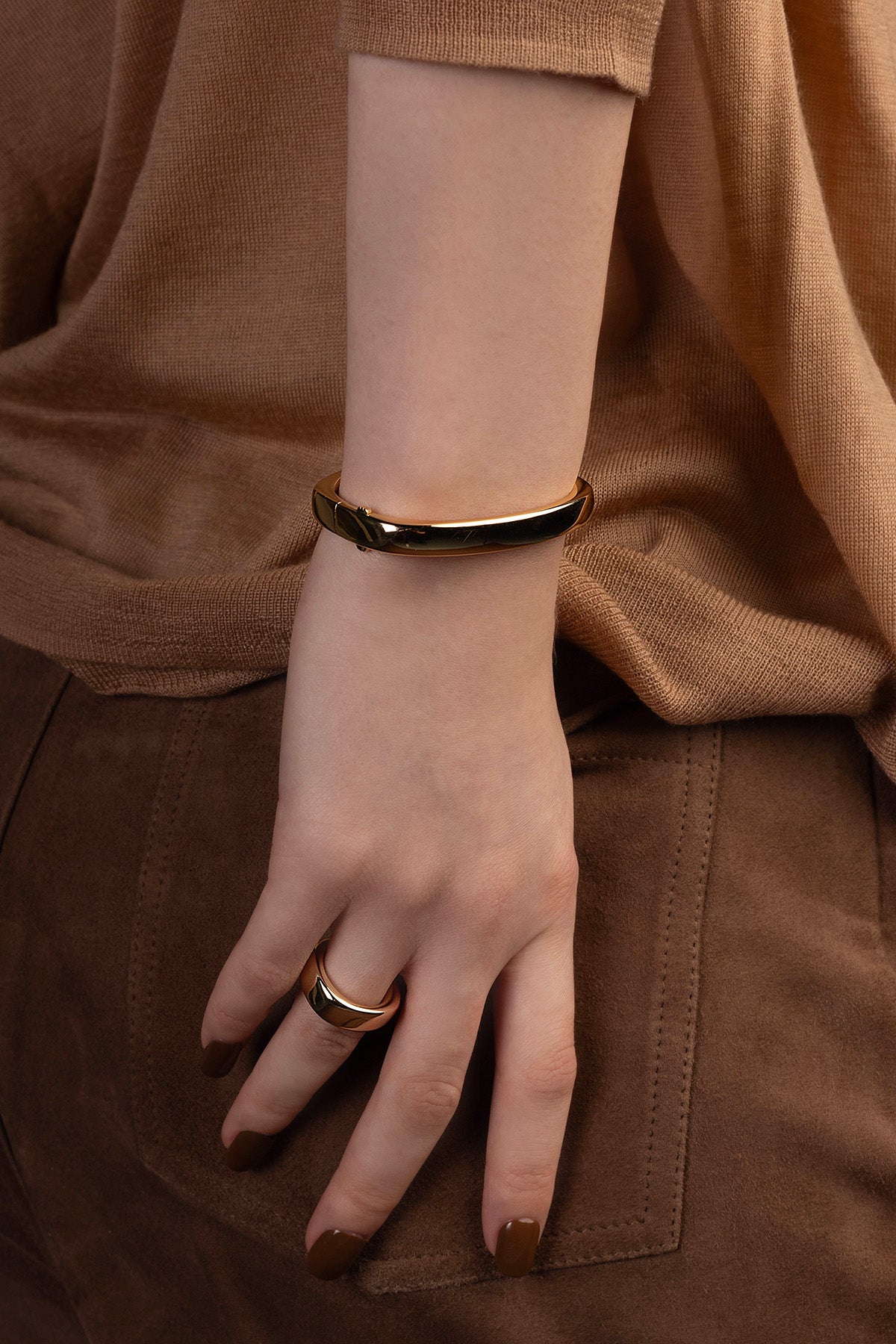 APM Monaco Bold Gold Square Bangle in Yellow Gold