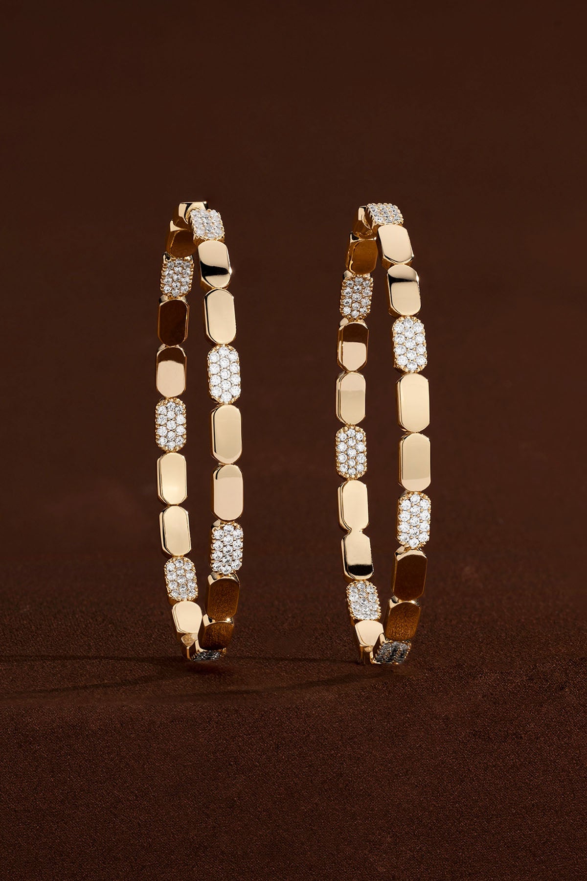 APM Monaco Dainty Gold Hoop Earrings Large in Yellow Gold