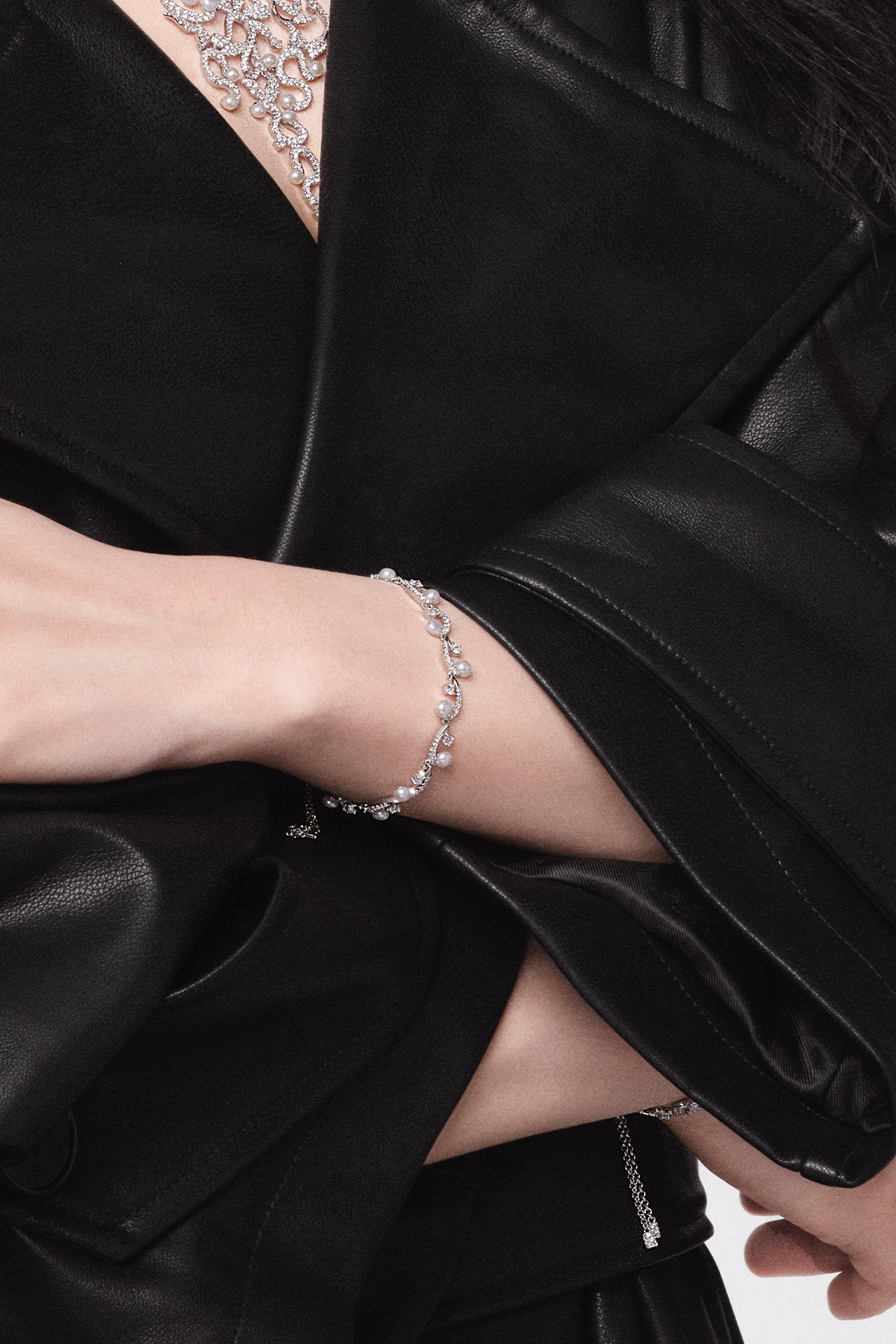 APM Monaco Flower Adjustable Bracelet with Pearls in Silver