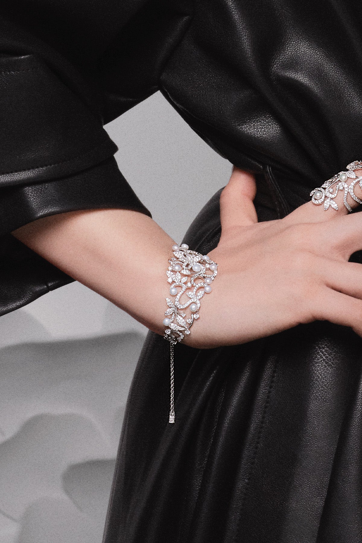 APM Monaco Statement Flower Adjustable Bracelet with Pearls in Silver