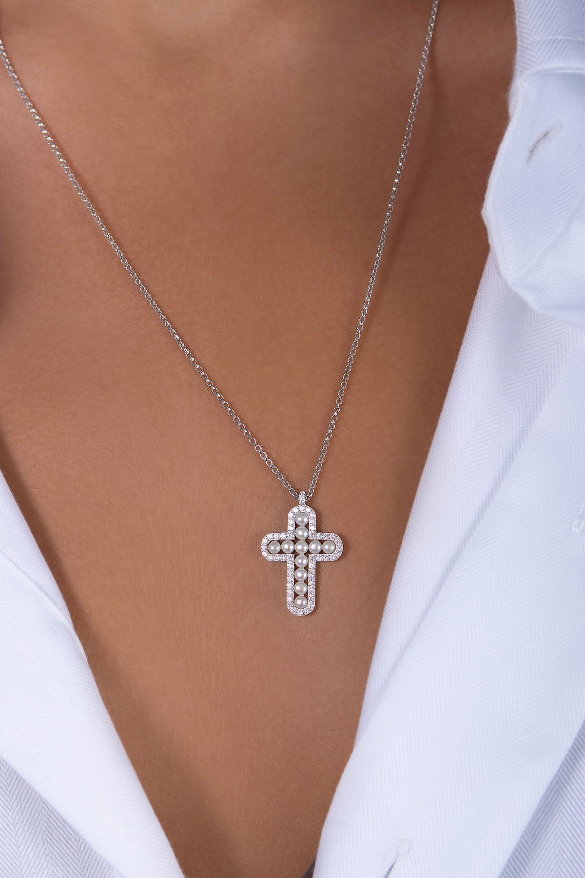 APM Monaco Cross Adjustable Necklace with Pearls in Silver